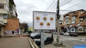 Inedit. Elevii olimpici dintr-un oraş din România sunt promovaţi pe panourile publicitare din oraş | FOTO