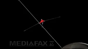 Nik Wallenda a stabilit două RECORDURI mondiale, mergând pe sârmă între doi zgârie-nori din Chicago - GALERIE FOTO
