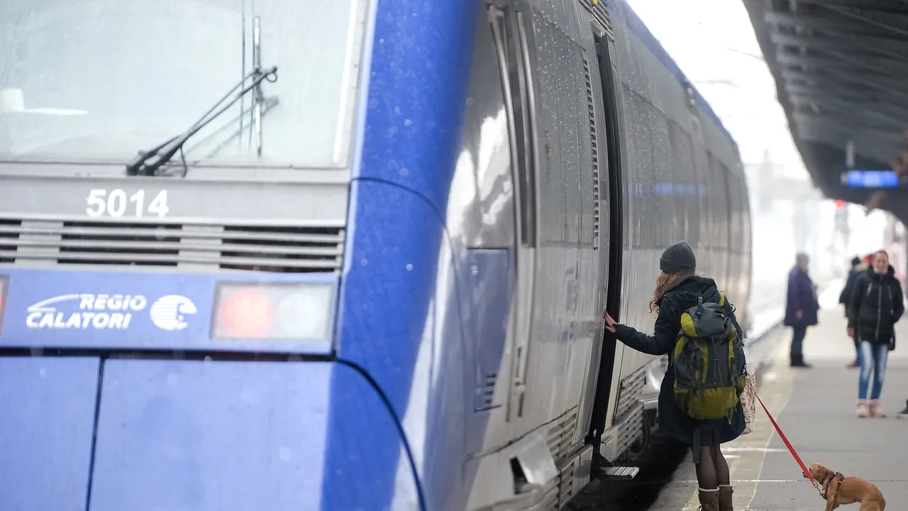 Facilitate de la CFR Călători: Pasagerii care cumpără bilete online îşi pot alege de miercuri locul şi vagonul