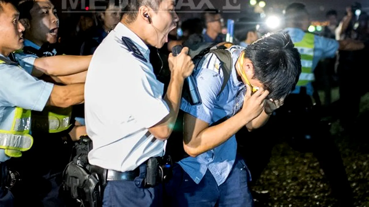 Mai mulţi manifestanţi au fost arestaţi la Hong Kong după ciocniri violente cu poliţia