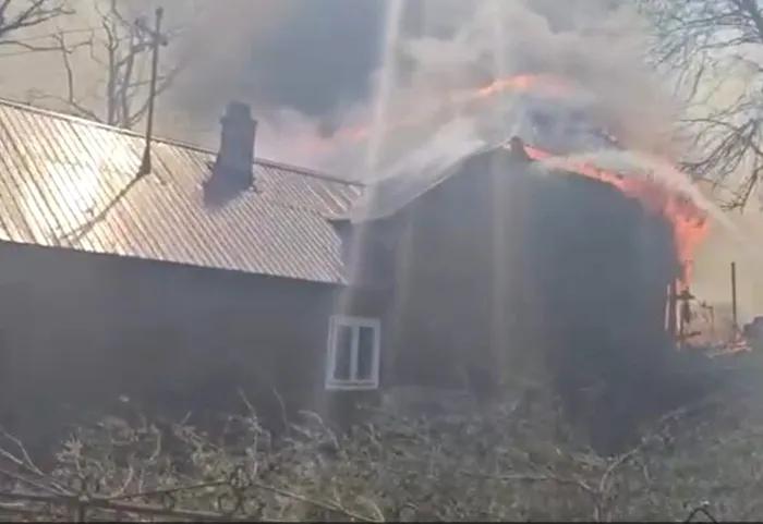 LIVE UPDATE Incendiul din Vrancea | Guvernul va aloca ajutoare familiilor afectate / 32 de case, afectate de incendiu