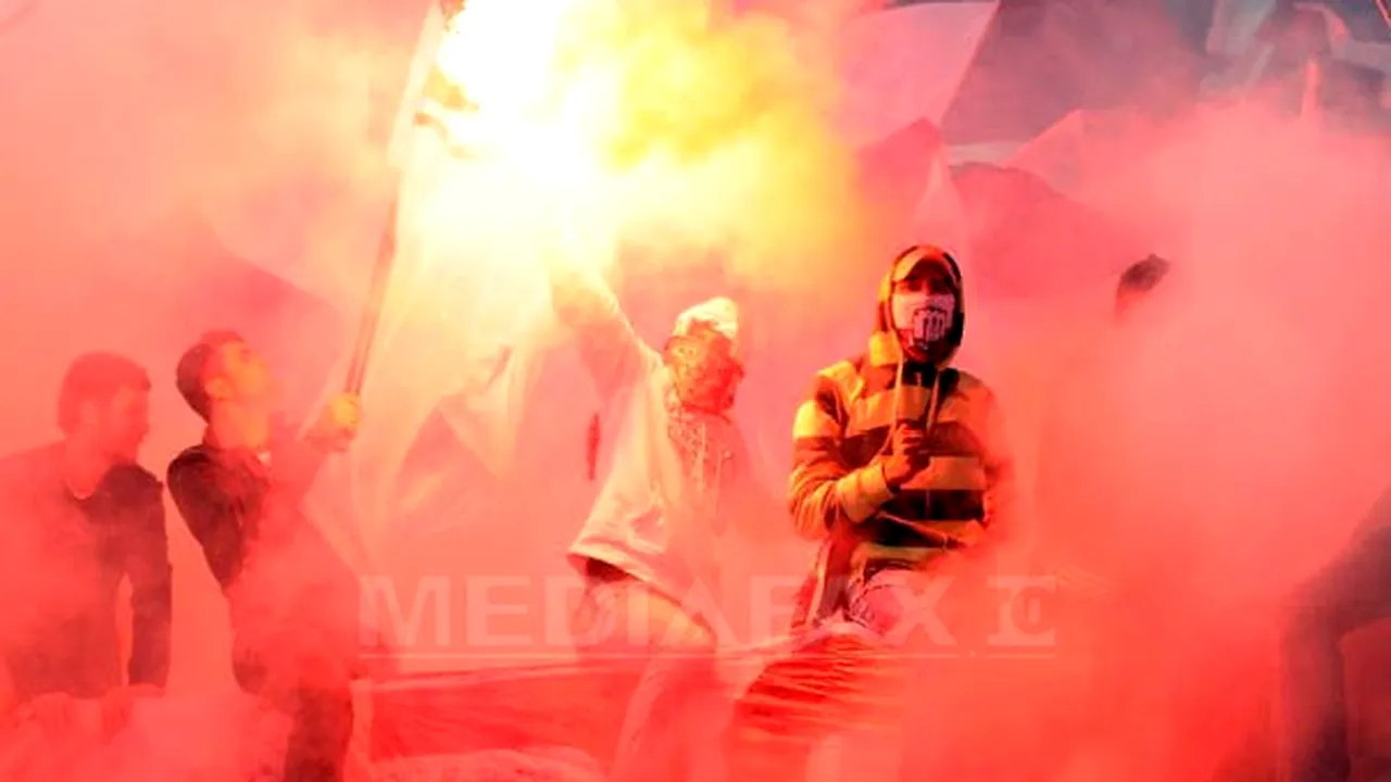 Incidente la meciul Rapid - Steaua. 380 de persoane evacuate de pe stadion şi duse la secţii de poliţie pentru identificare