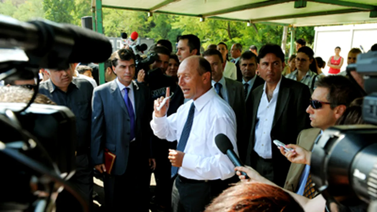 Băsescu: Recunoaştem eşecul nostru parţial privind integrarea romilor (Galerie Foto)