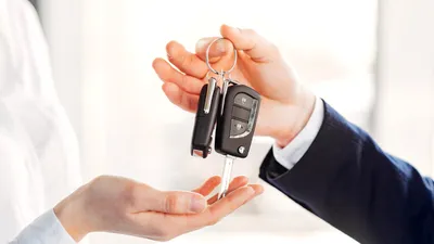 AUTO „O povară inutilă”: Tot mai mulți tineri decid să nu își cumpere o mașină. Pe ce preferă să dea banii