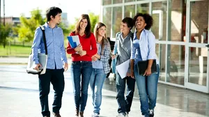 Motivul pentru care tinerii bucureşteni optează pentru facultăţile din Cluj: Nu pierzi ore pe zi în trafic, oamenii sunt mai politicoşi, iar autorităţile au grijă şi de studenţi, nu doar de pensionari