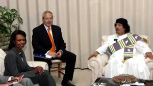 Întâlnire istorică între Condoleeza Rice şi Muammar Kadhafi