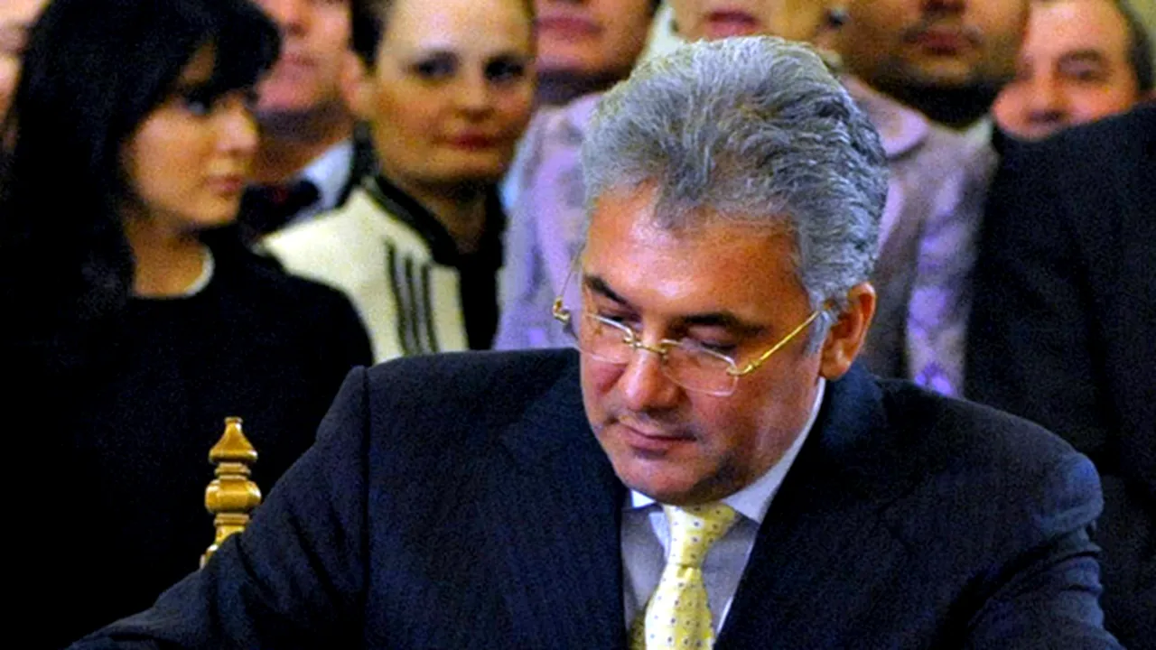 Proiectul HG pentru suplimentarea locurilor la rezidenţiat, semnat în prezenţa absolvenţilor