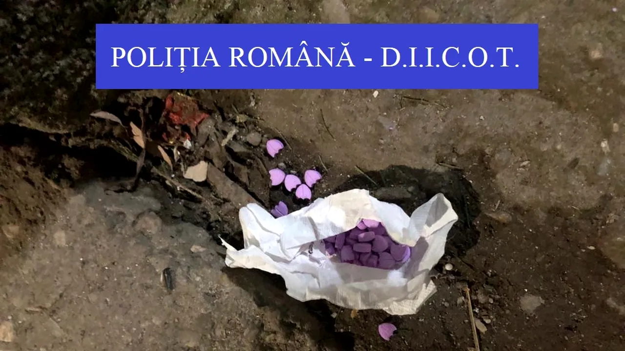 Doi tineri, prinşi cu droguri aduse din străinătate. Ce au mai găsit poliţiştii în maşina bărbatului - FOTO