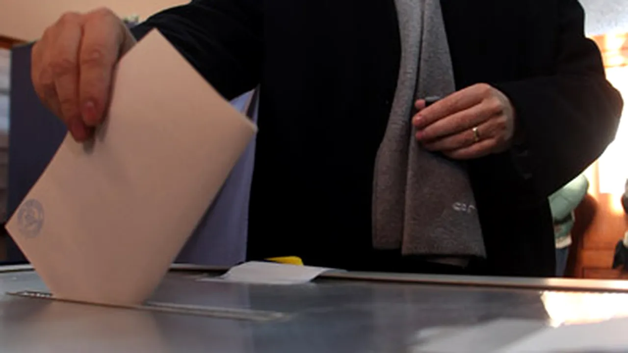 La europarlamentare vor putea vota şi românii aflaţi temporar în străinătate