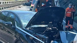 FOTO Traficul rutier este blocat pe Valea Oltului. Accident grav, cu patru maşini implicate şi nouă răniţi