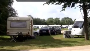 Tentativă de evacuare a unui grup de nomazi cu ajutorul muzicii techno, în Belgia - VIDEO