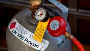 O femeie din Neamț ar fi încercat să se sinucidă cu o butelie cu gaz