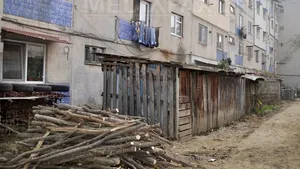 REPORTAJ: Orşova, oraşul fără încălzire centralizată de 25 de ani şi înnegrit de fumul sobelor cu lemne - FOTO