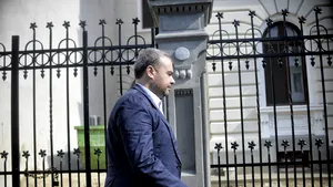 Fostul ministru al Finanţelor Darius Vâlcov, plasat sub control judiciar într-un dosar nou