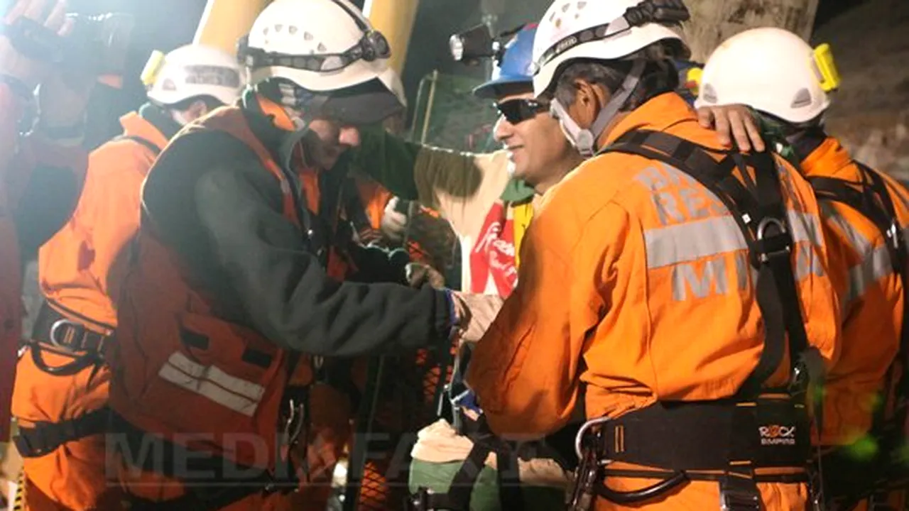Incredibila salvare a minerilor chilieni stă sub semnul numărului 33 - VIDEO