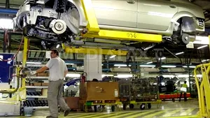 Piaţa auto UE s-a restrâns anul trecut cu 1,7%. România şi Dacia au avut scăderi abrupte