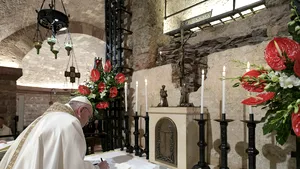 Papa Francisc nu poate celebra slujbele de la sfârşitul şi începutul anului. Starea de sănătate a Suveranului Pontif
