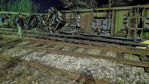 Cluj: Două vagoane ale unui tren de marfă au deraiat