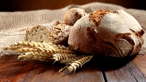 Cultura urbană: Lupta clasei de mijloc pentru pâinea cu maia