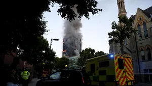 FOTO | MIRACOLUL după incendiul de la Grenfell Tower din Londra: O familie dată dispărută a fost găsită în siguranţă şi nevătămată după ce autorităţile nu sperau să mai găsească supravieţuitori