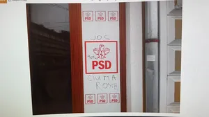 Un sediu PSD a fost vandalizat. Poliţia Locală l-a identificat pe făptaş