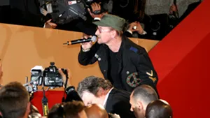 Bono şi The Edge au oferit un concert surpriză la Londra