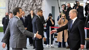 Scholz şi Macron se întâlnesc la Paris înainte de vizita lui Xi Jinping în Europa