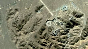 Iranul ar fi descoperit un dispozitiv de spionaj camuflat într-o rocă la instalaţia nucleară Fordo