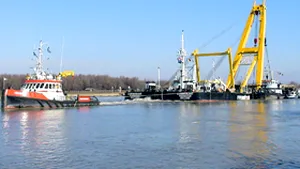 Canalul şi bara Sulina, închise din cauza vântului