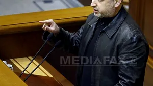 Maşina blindată a lui Aleksandr Turcinov a fost vizată de focuri de armă în estul Ucrainei