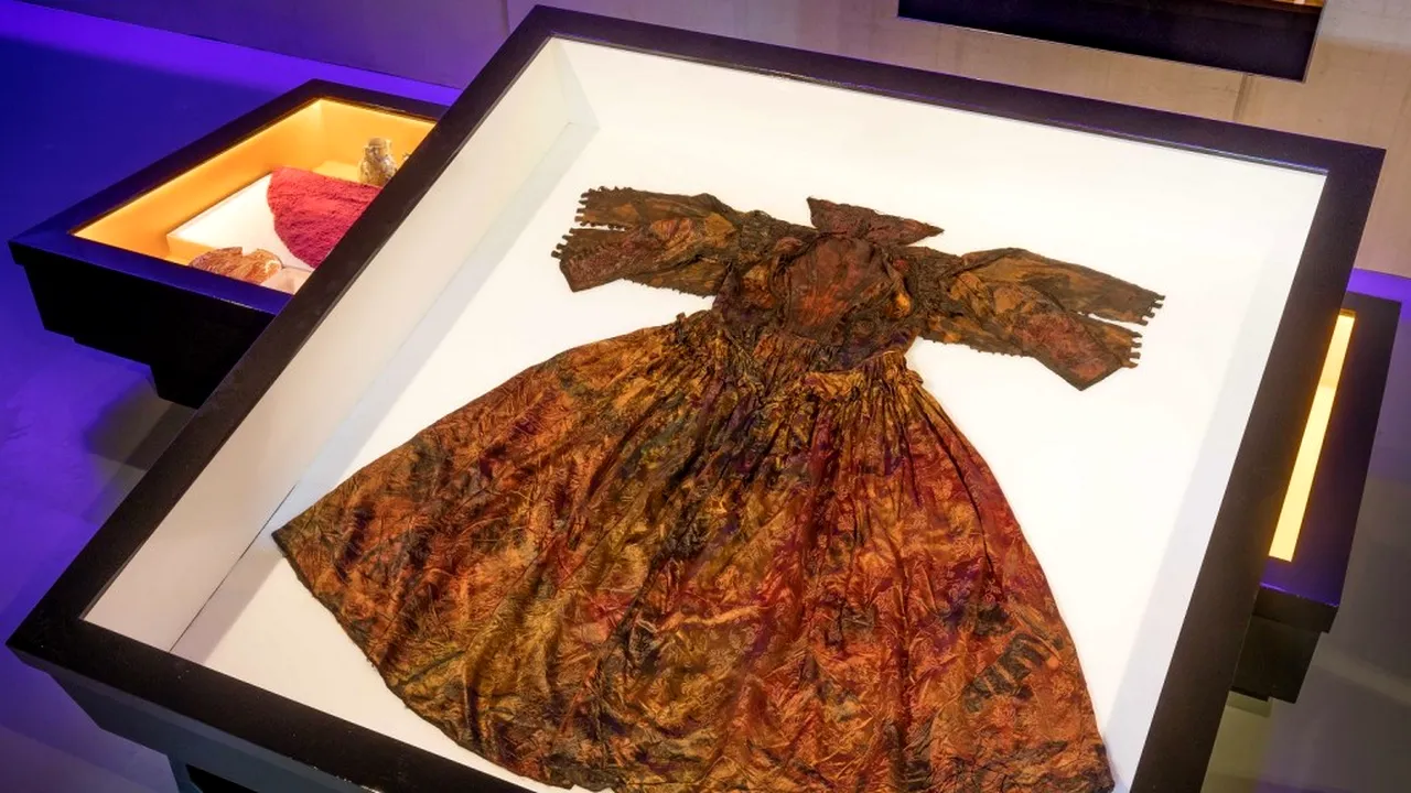 Călătorie în timp. Garderoba unei femei aristocrate de secol XVII, conservată 400 de ani în mare - GALERIE FOTO