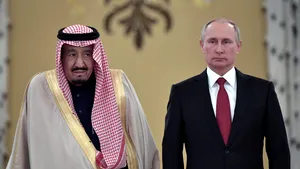 Vladimir Putin efectuează prima sa vizită în Arabia Saudită de peste zece ani, într-un context favorabil