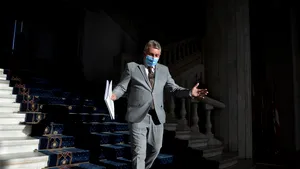 Ministrul de Interne, despre persoanele care falsifică certificate verzi: vor ajunge la puşcărie