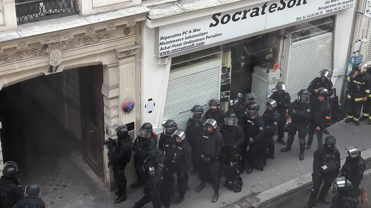 UPDATE Luarea de ostatici într-o clădire din Paris s-a încheiat/ Agresorul a fost reţinut