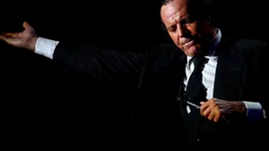 Julio Iglesias, fermecat de fiica preşedintelui