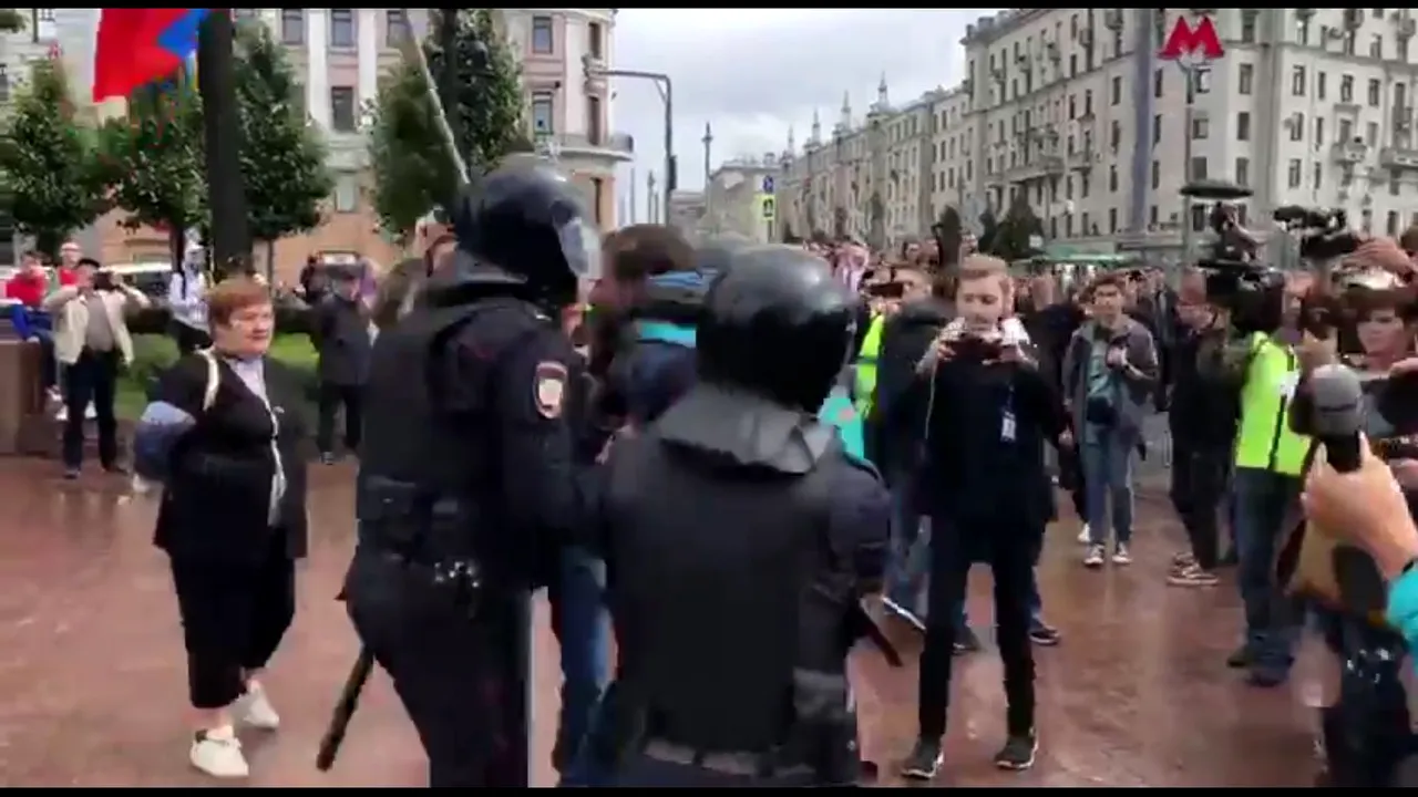 Peste 600 de persoane au fost reţinute la Moscova în cursul unui miting neautorizat al opoziţiei  | VIDEO