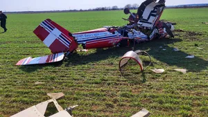 O nouă tragedie aviatică în România. Un avion de acrobaţie s-a prăbuşit în judeţul Prahova