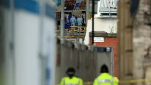 Poliţia din Manchester a efectuat percheziţii într-un bloc aflat lângă staţia de metrou Piccadilly