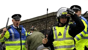 Londra: Zece persoane arestate, în urma unei manifestaţii în apropierea unei moschei - GALERIE FOTO