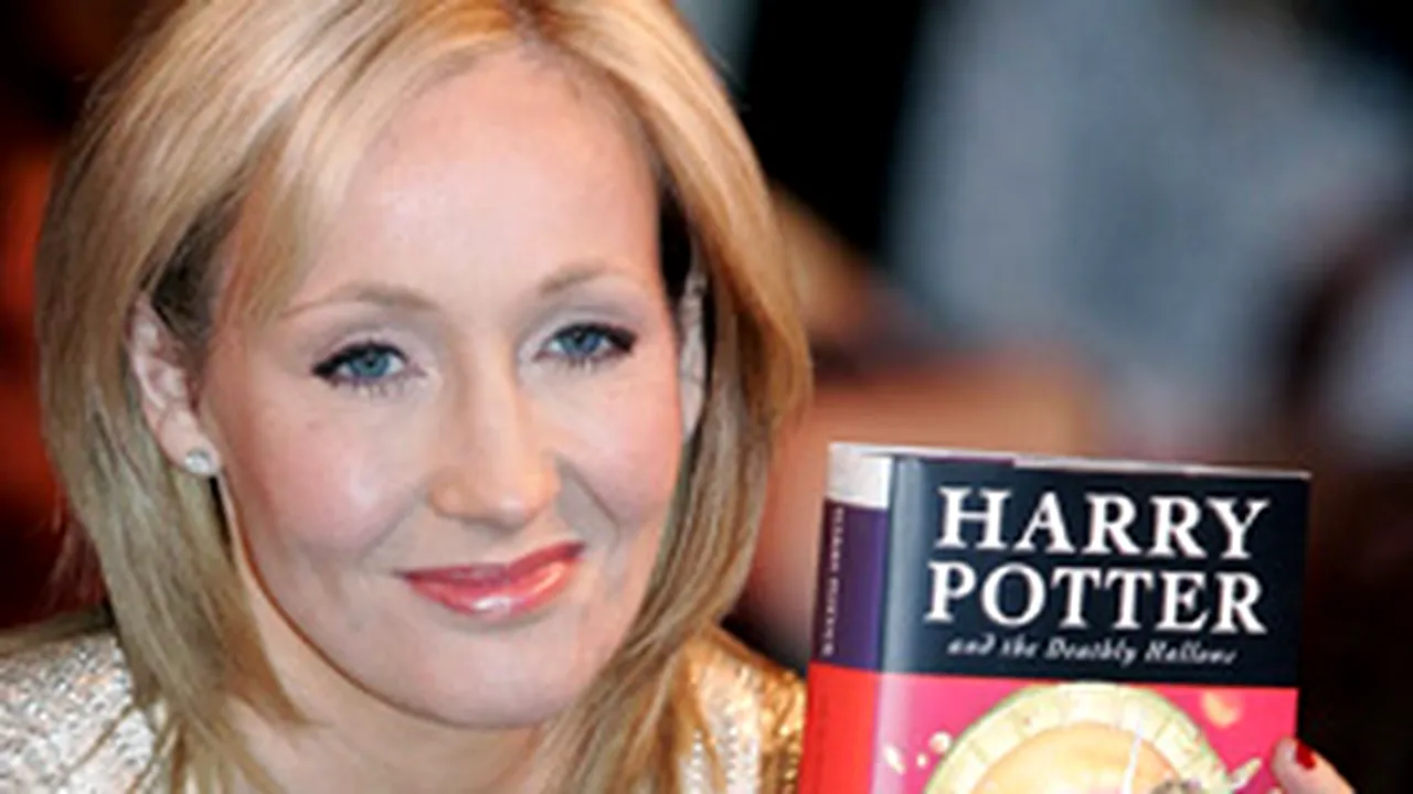J.K. Rowling, mai bogată decât regina Elisabetha