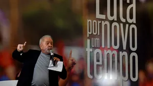 Cursa prezidenţială din Brazilia devine strânsă. Lula, favorit în sondaje