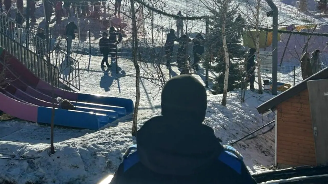 Sezonul de schi și săniuș, deschis oficial în stațiunea Durău. Jandarmii montani asigură siguranța