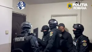 Percheziții în Arad într-un dosar de trafic de droguri de mare risc. Zeci de persoane audiate