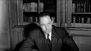 O scrisoare inedită expediată de Camus lui Sartre, descoperită în Franţa