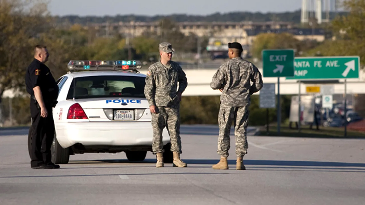 Autorul atacului de la Fort Hood ar fi postat un mesaj pe Internet, atrăgând atenţia FBI - VIDEO