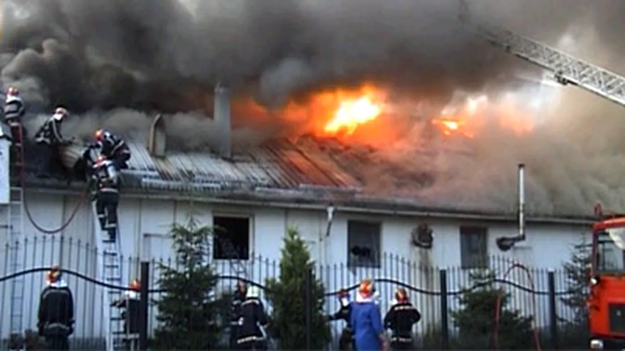 Incendiu puternic la o fabrică de pâine din Bistriţa (Video Mediafax)
