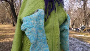 Două persoane fără adăpost, care încercau să-şi pregătească mâncare în parc, au ajuns la spital după ce butelia le-a explodat