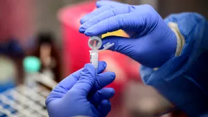 Program de răspuns rapid la pandemii, lansat de Uniunea Europeană. Incubatorul HERA va studia mutaţiile SARS-CoV-2 pentru a pregăti noi vaccinuri