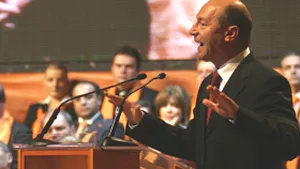 Partidele critică participarea lui Băsescu la lansarea candidaţilor PD