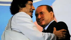 Kadhafi i-a cerut în august prietenului său Silvio Berlusconi să oprească bombardamentele